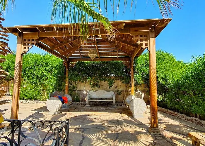 Luxury Seafront Pool - 3 Stories & Roof Floor - Master Bedrooms Villa *