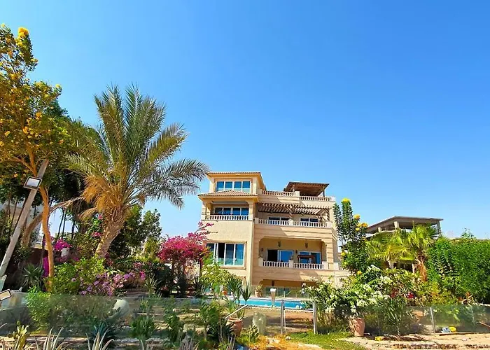 Luxury Seafront Pool - 3 Stories & Roof Floor - Master Bedrooms * Hurgada