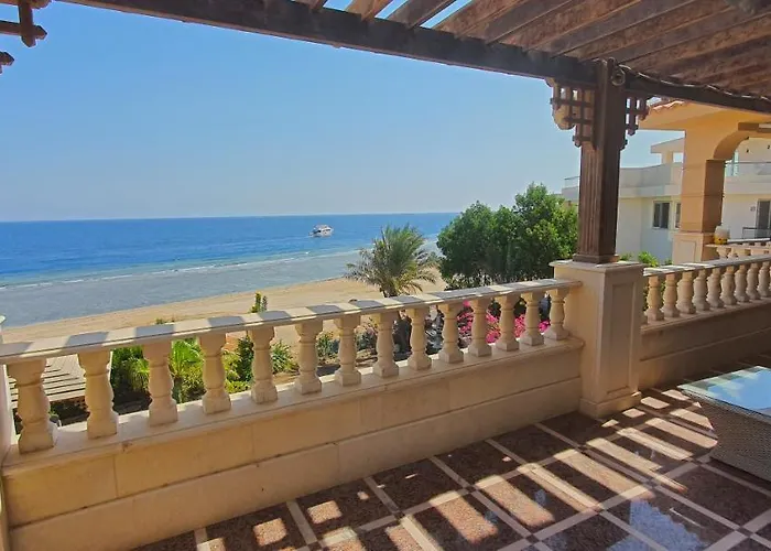 Luxury Seafront Pool - 3 Stories & Roof Floor - Master Bedrooms Hurgada
