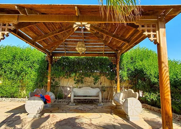 Villa Luxury Seafront Pool - 3 Stories & Roof Floor - Master Bedrooms *