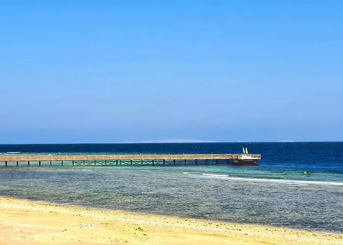 Luxury Seafront Pool - 3 Stories & Roof Floor - Master Bedrooms Villa Hurgada