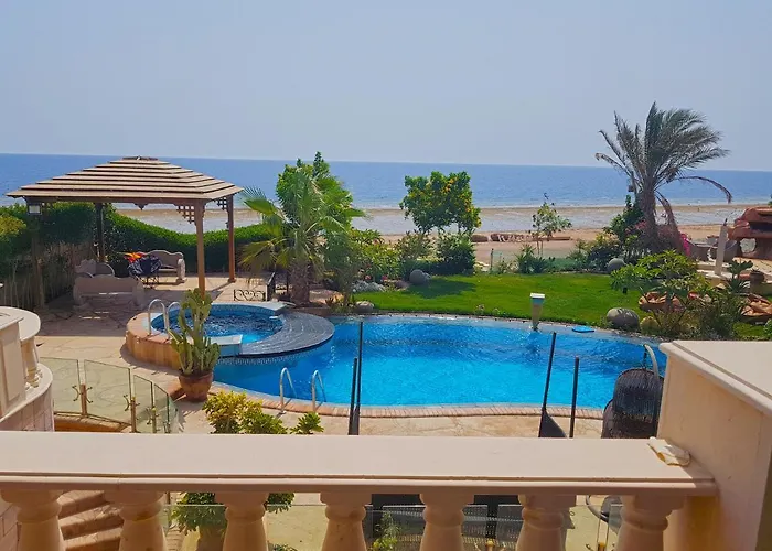 Luxury Seafront Pool - 3 Stories & Roof Floor - Master Bedrooms *