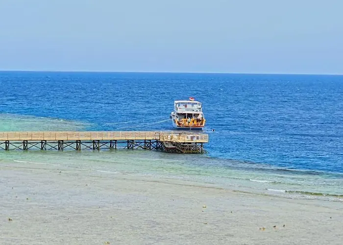 Luxury Seafront Pool - 3 Stories & Roof Floor - Master Bedrooms * Hurgada
