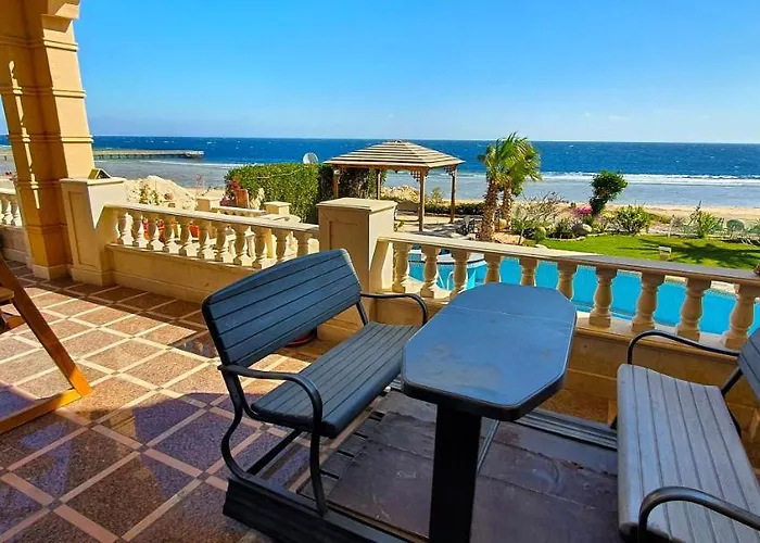Luxury Seafront Pool - 3 Stories & Roof Floor - Master Bedrooms