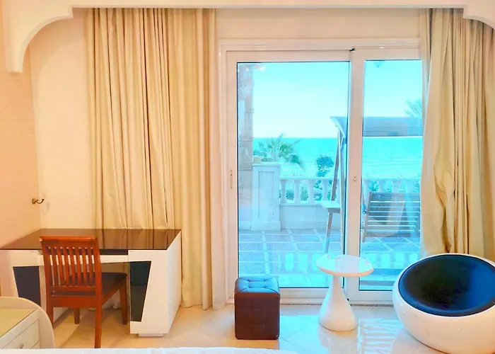 Luxury Seafront Pool - 3 Stories & Roof Floor - Master Bedrooms * Hurghada