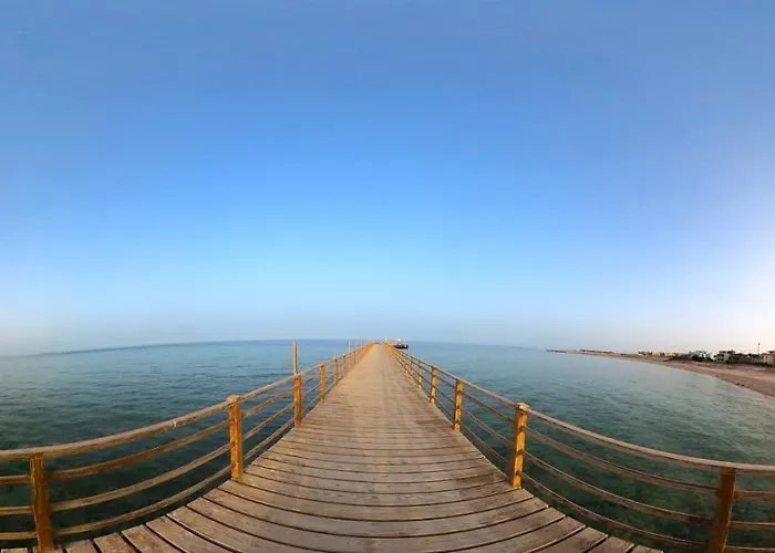 Luxury Seafront Pool - 3 Stories & Roof Floor - Master Bedrooms * Hurgada