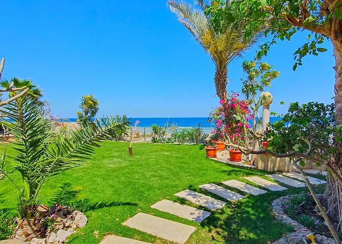 Villa Luxury Seafront Pool - 3 Stories & Roof Floor - Master Bedrooms *